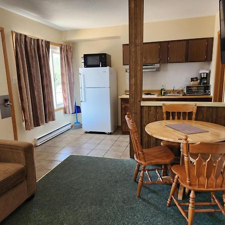 Motel Tyrol Radium Hot Springs Εξωτερικό φωτογραφία