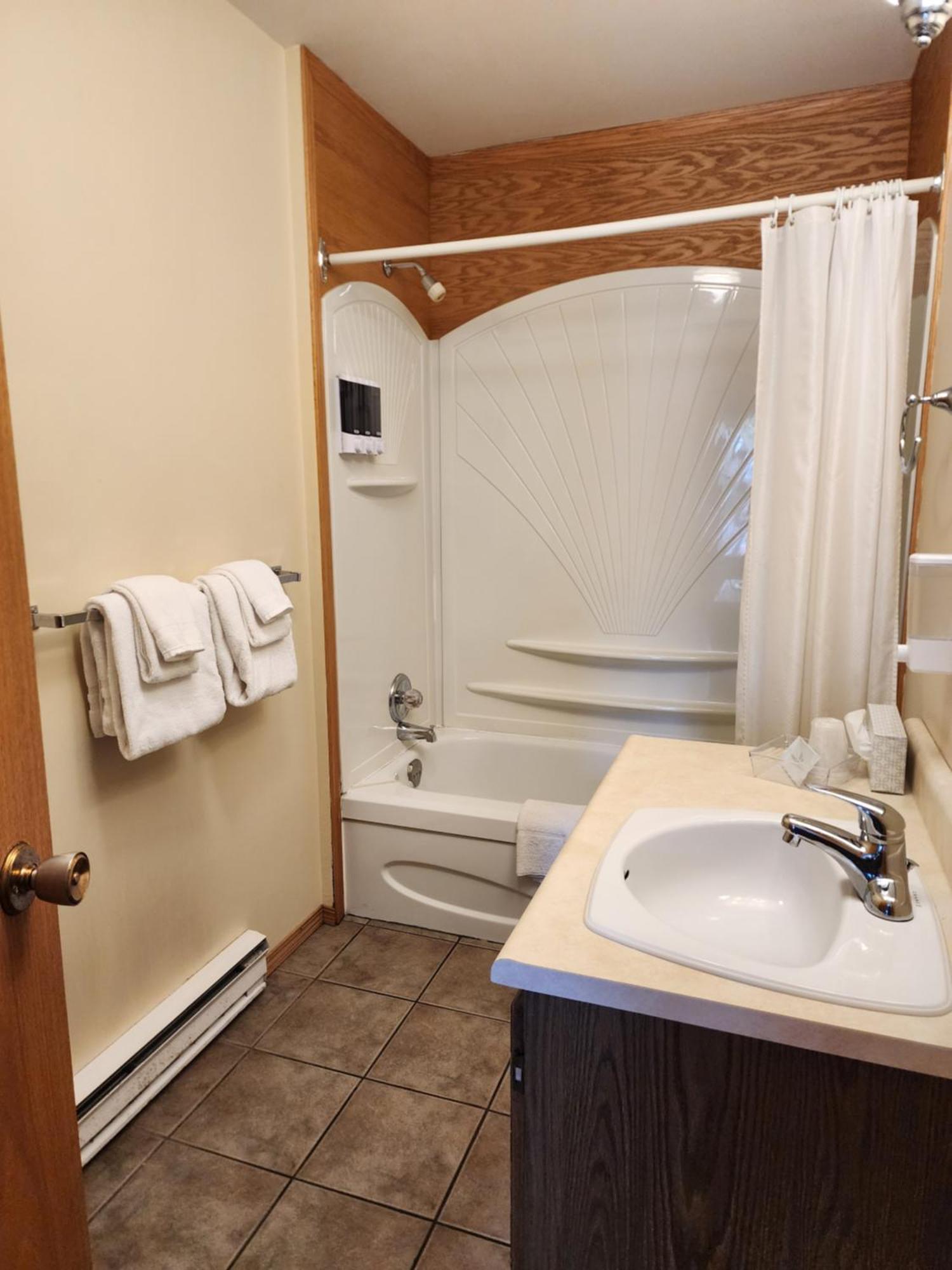 Motel Tyrol Radium Hot Springs Εξωτερικό φωτογραφία