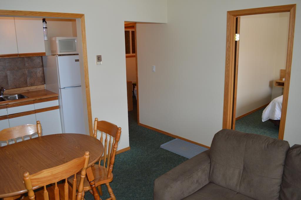 Motel Tyrol Radium Hot Springs Δωμάτιο φωτογραφία