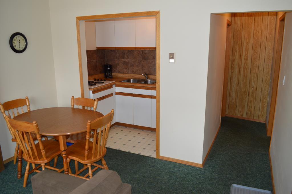 Motel Tyrol Radium Hot Springs Δωμάτιο φωτογραφία
