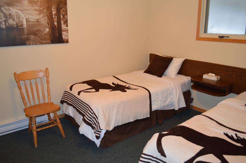 Motel Tyrol Radium Hot Springs Δωμάτιο φωτογραφία