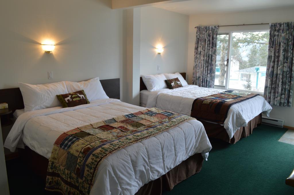Motel Tyrol Radium Hot Springs Εξωτερικό φωτογραφία