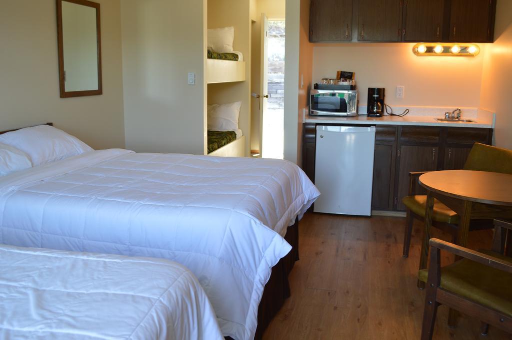 Motel Tyrol Radium Hot Springs Εξωτερικό φωτογραφία