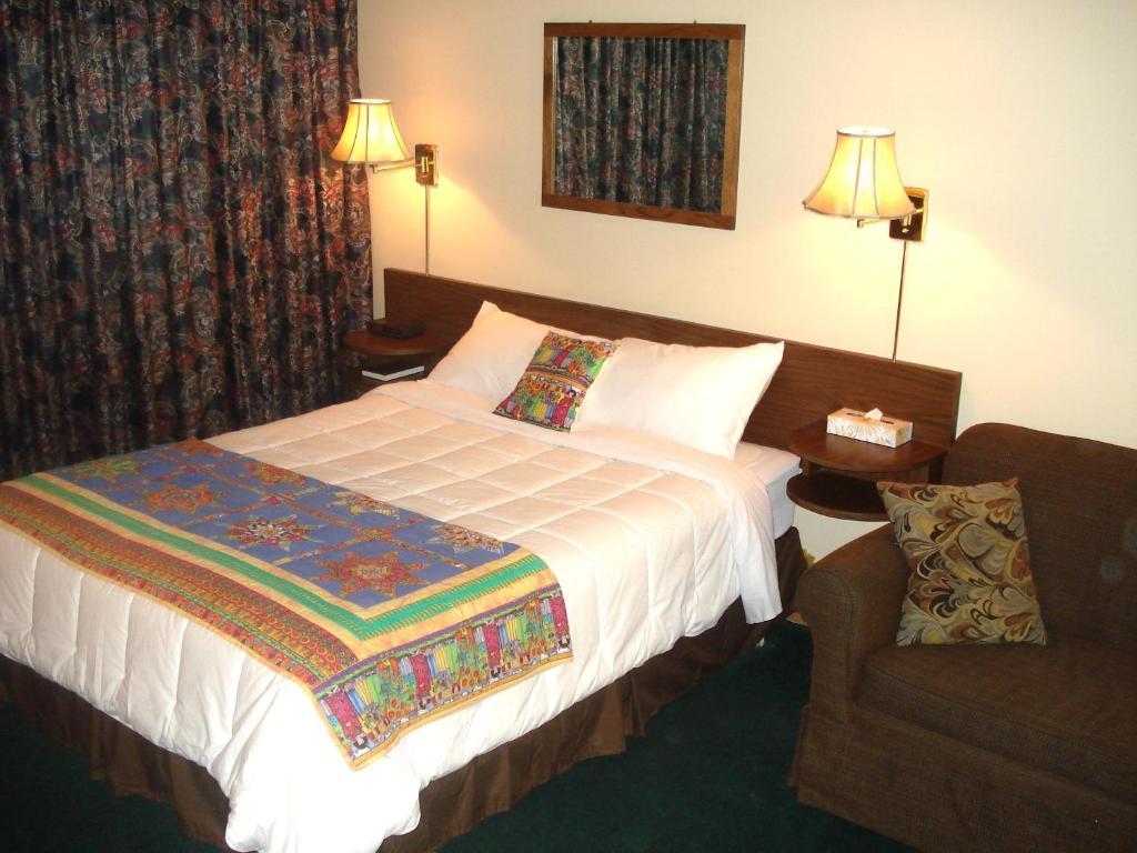 Motel Tyrol Radium Hot Springs Εξωτερικό φωτογραφία