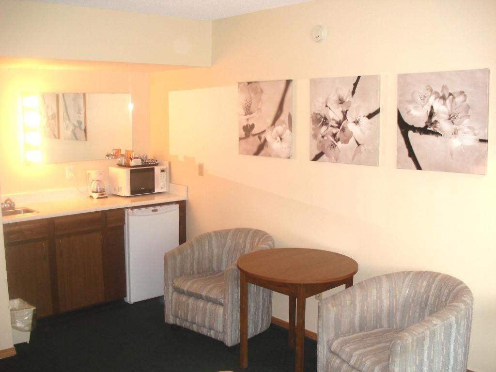 Motel Tyrol Radium Hot Springs Εξωτερικό φωτογραφία